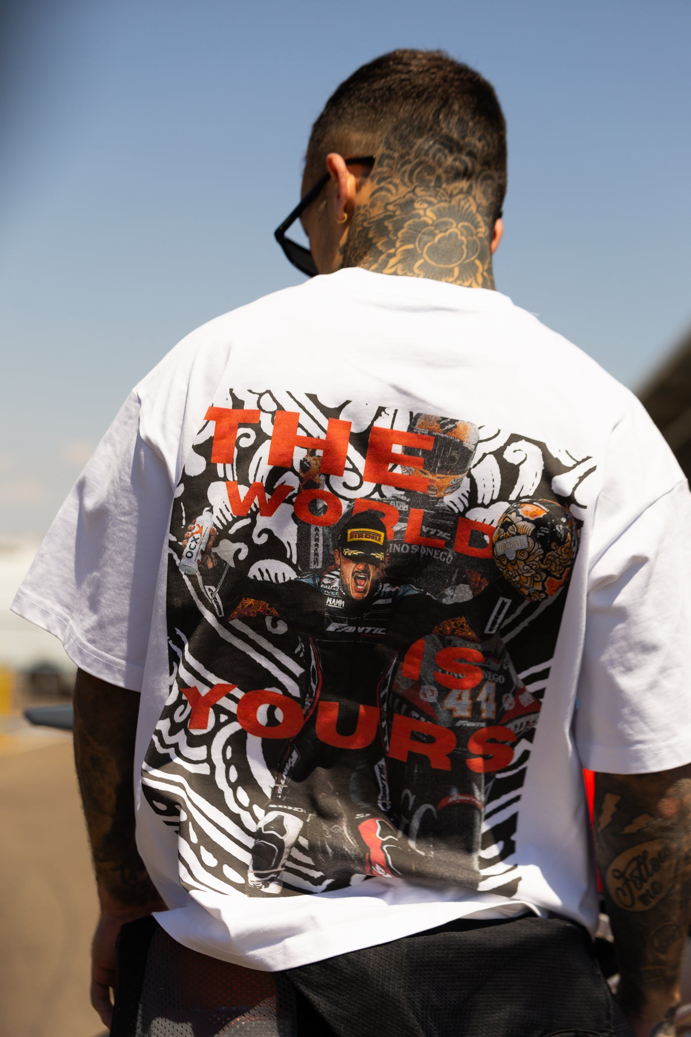 WHITE 'THE WORLD IS YOURS' OVERSIZED T-SHIRT